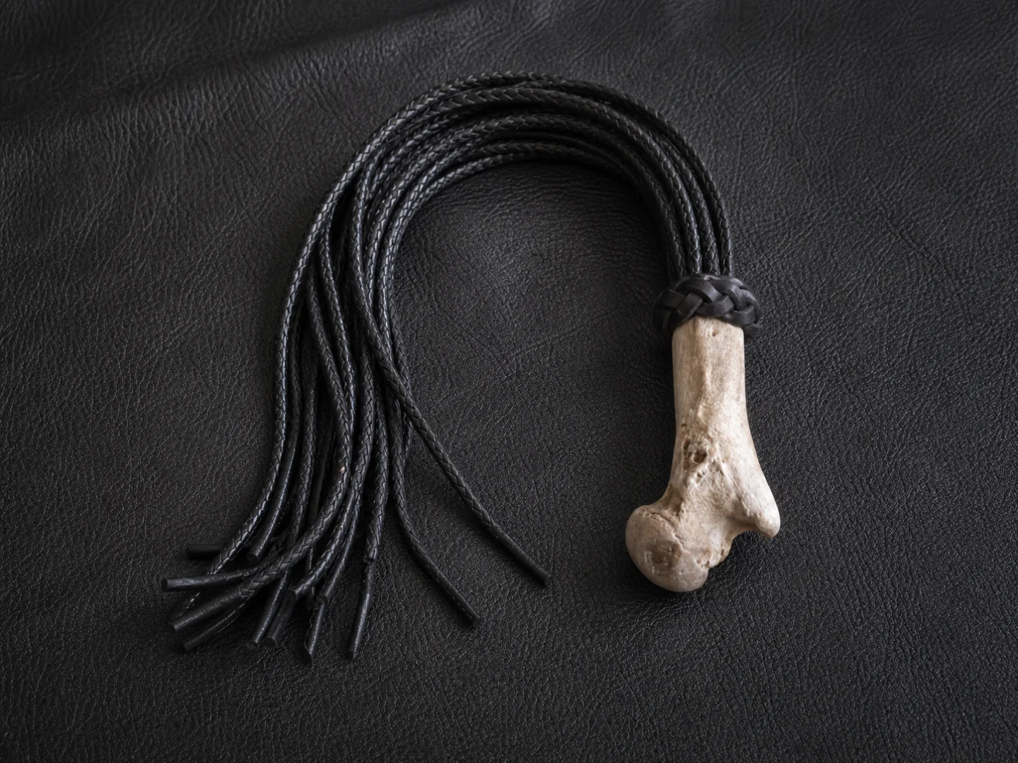 Důtky s kostěnou rukojetí